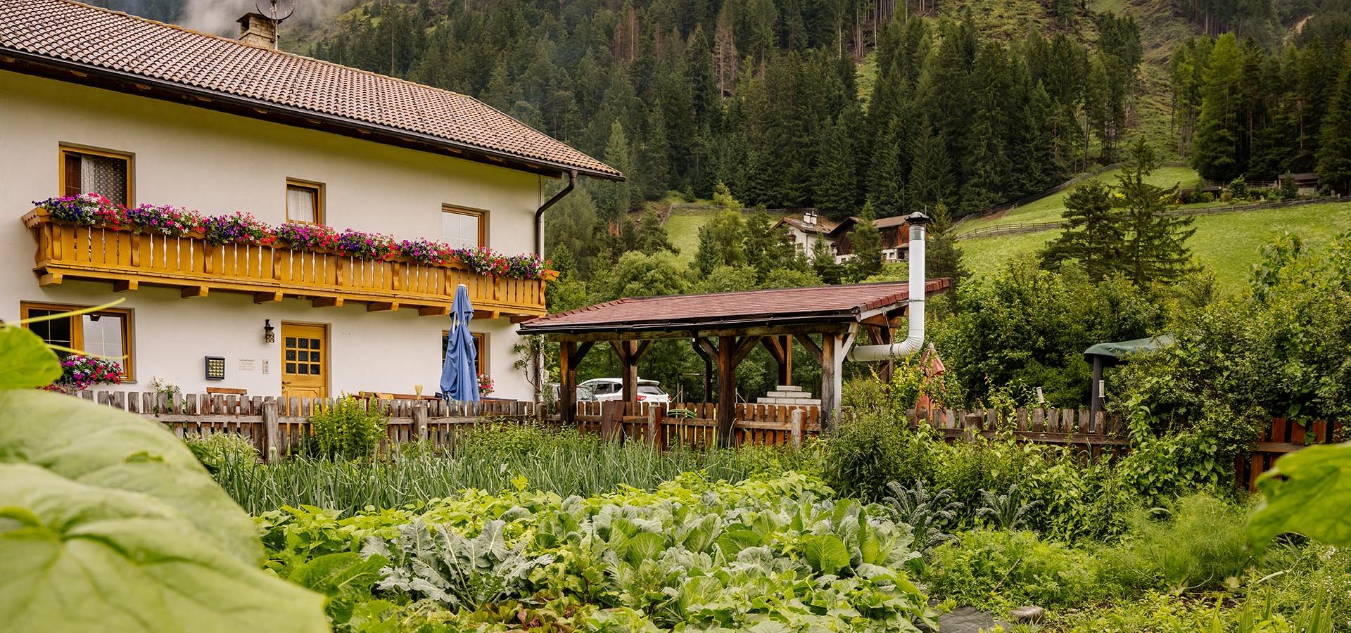 urlaub am gartnerhof in suedtirol in den dolomiten italien ferienwohnungen 2 1